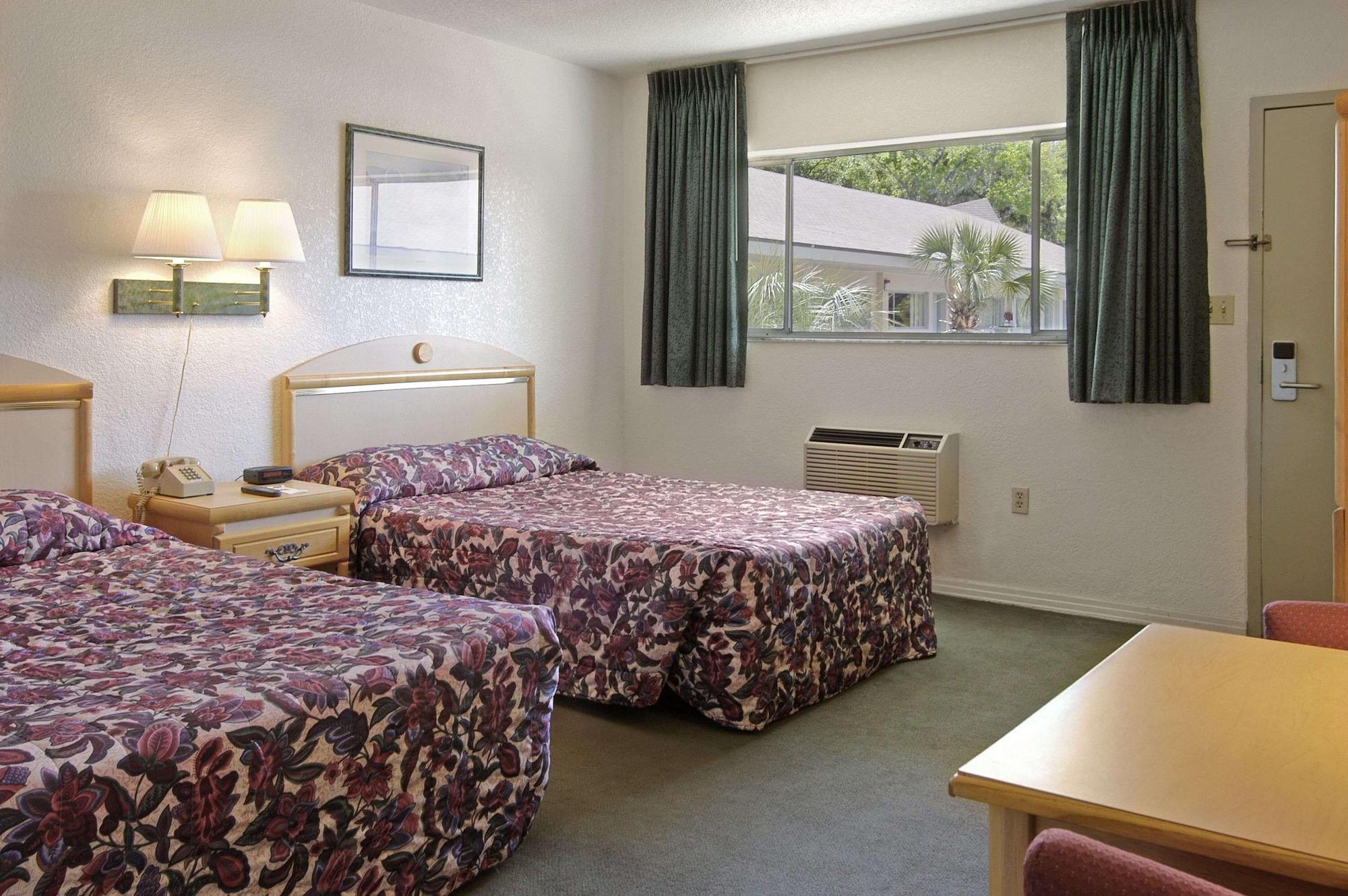 University Inn Γκέινσβιλ Δωμάτιο φωτογραφία