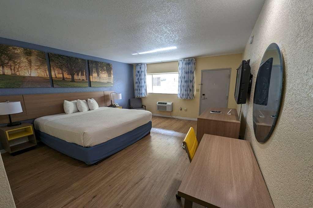 University Inn Γκέινσβιλ Δωμάτιο φωτογραφία