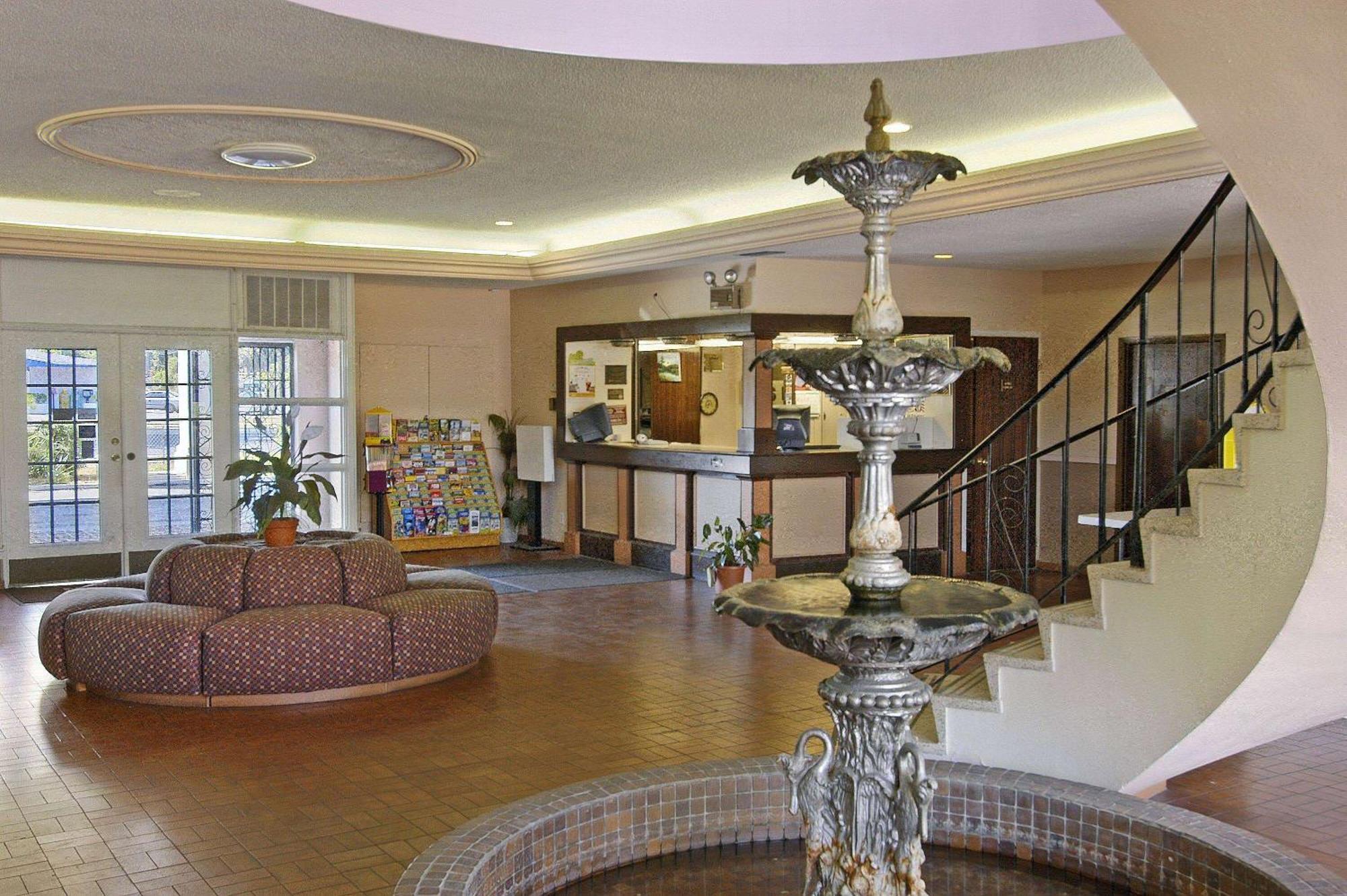 University Inn Γκέινσβιλ Εξωτερικό φωτογραφία
